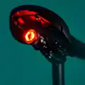 LEZYNE Zadné svetlo SADDLE Ai ALERT 250