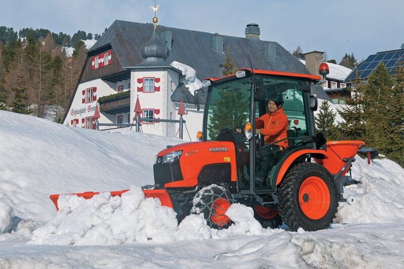 Traktor Kubota ST341-zimný set Traktor Kubota ST341-zimný set