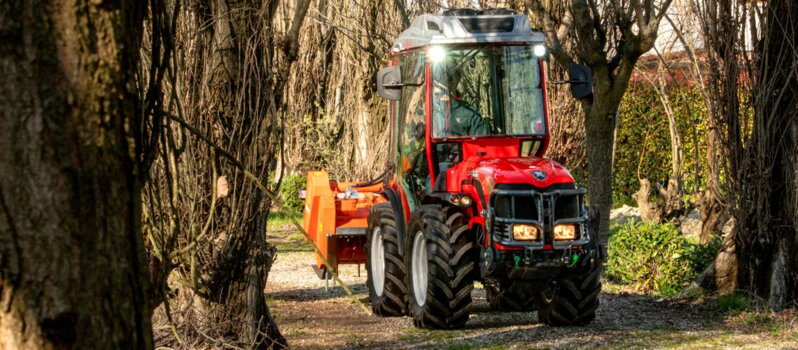 Traktor Antonio Carraro SN6800 kabína, AC